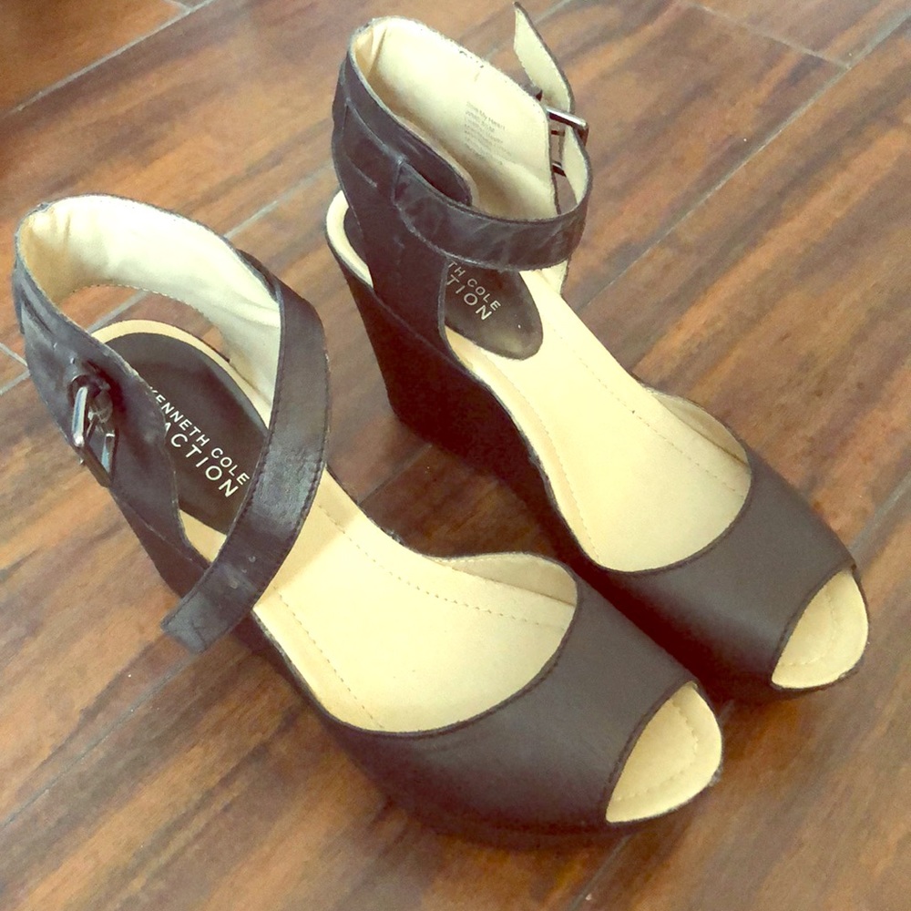 Black Kenneth Cole Reaction wedges